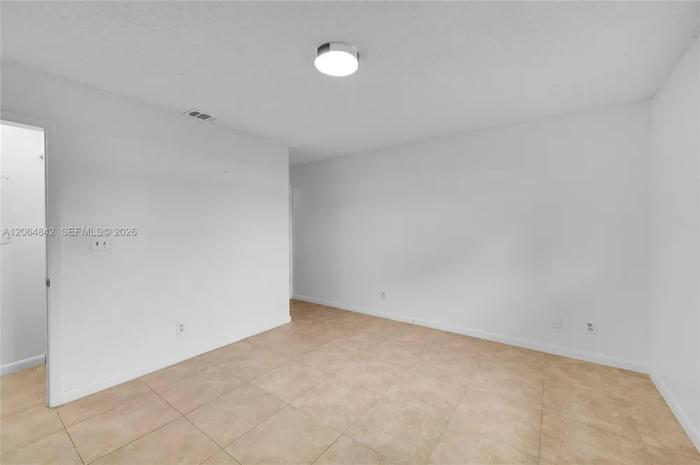 3453 NW 44th St #107 Oakland Park, FL 33309