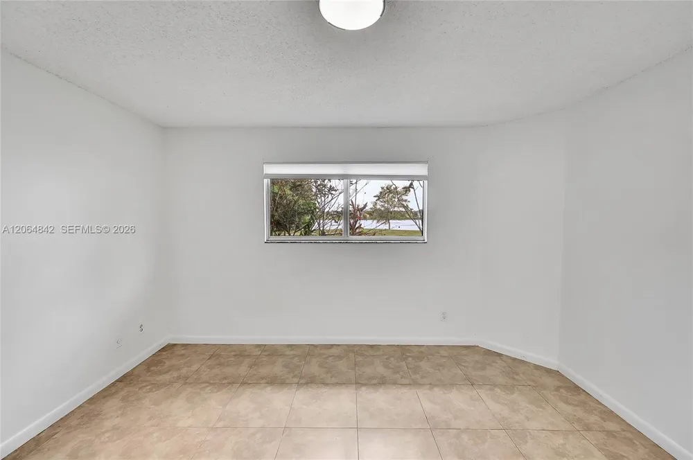 3453 NW 44th St #107 Oakland Park, FL 33309