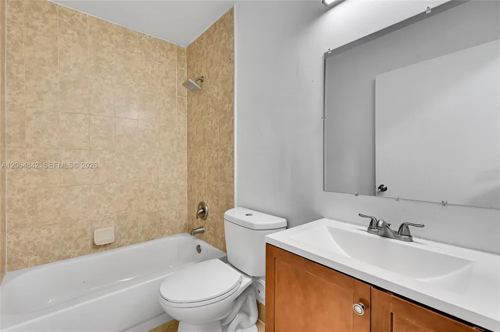 3453 NW 44th St #107 Oakland Park, FL 33309