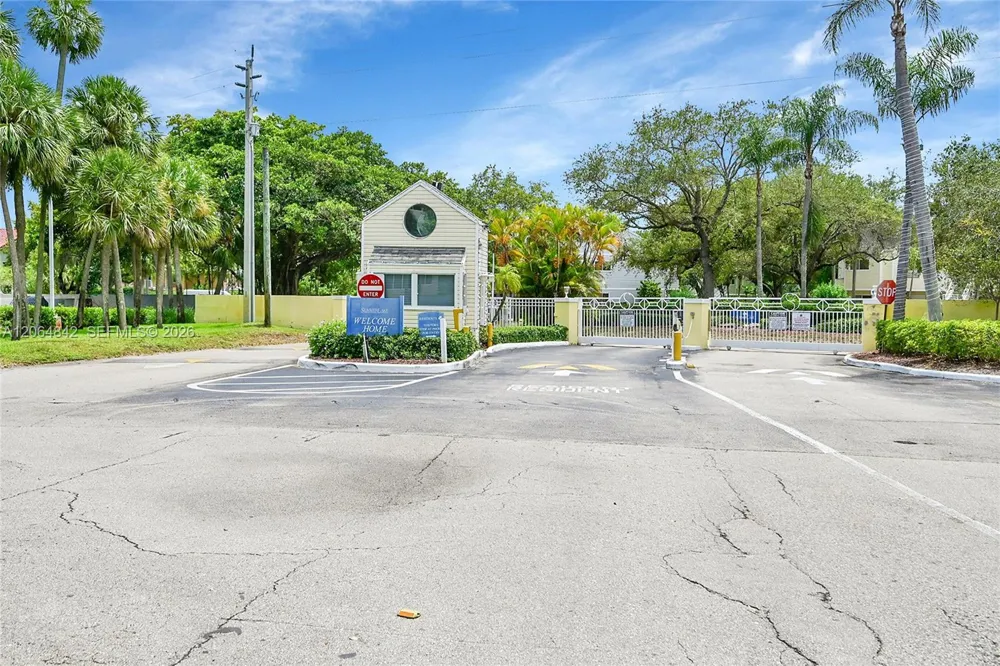 3453 NW 44th St #107 Oakland Park, FL 33309