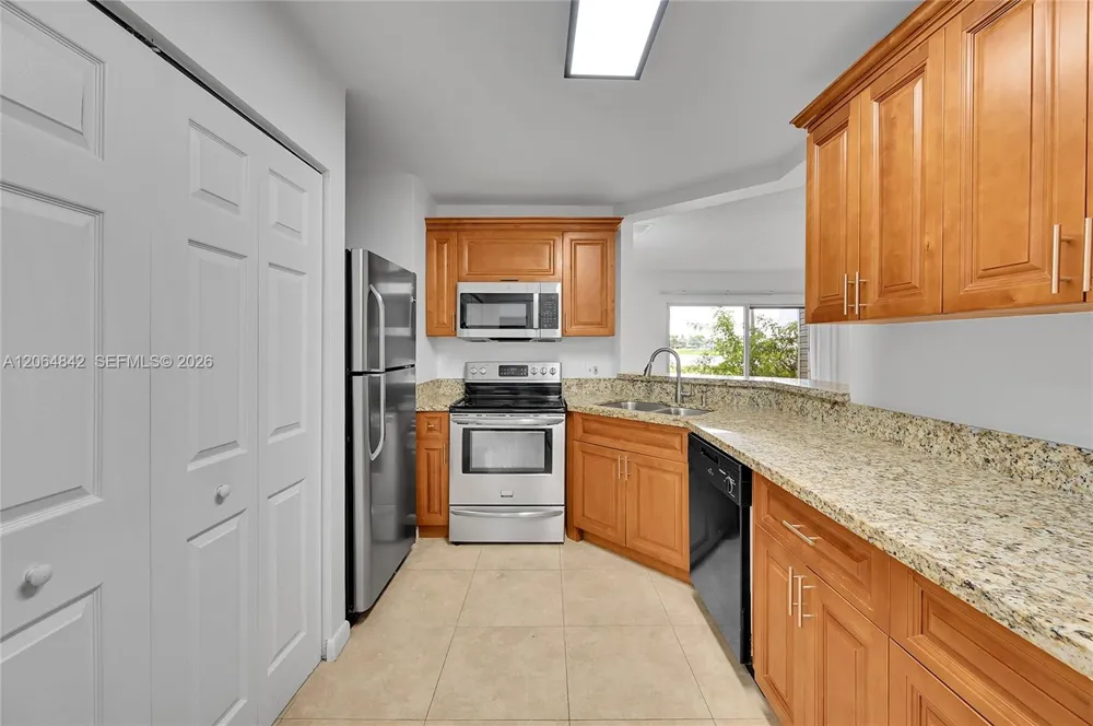 3453 NW 44th St #107 Oakland Park, FL 33309