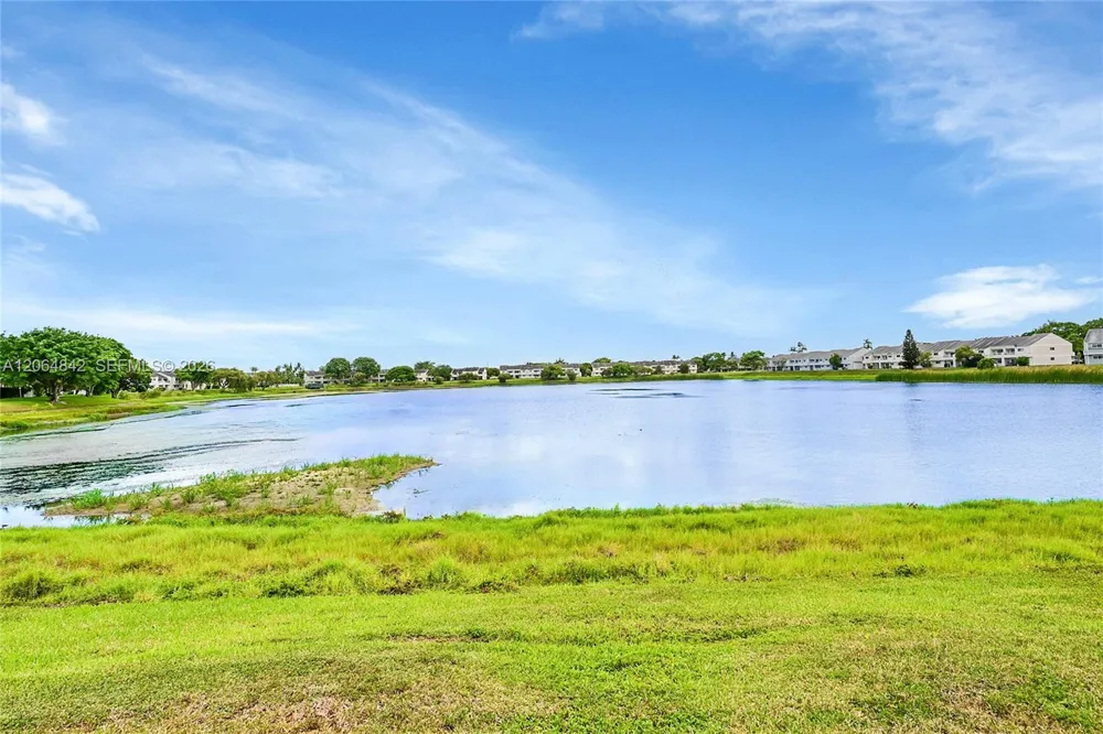 3453 NW 44th St #107 Oakland Park, FL 33309