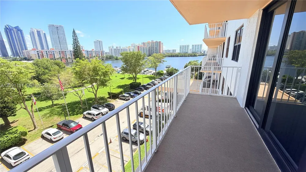 290 174th St #611 Sunny Isles Beach, FL 33160