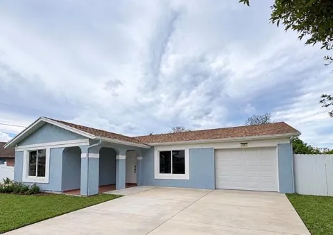 1985 SW Aquarius Lane