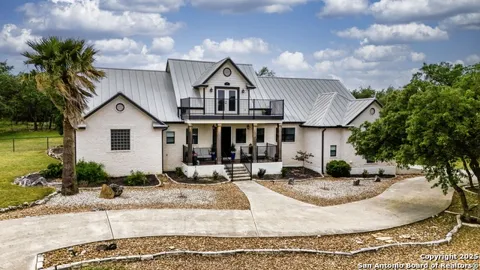 725 Winding View