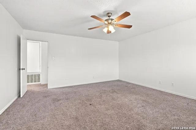 8018 CHESTNUT BLUFF DR Converse, TX 78109