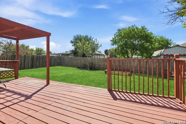 8018 CHESTNUT BLUFF DR Converse, TX 78109