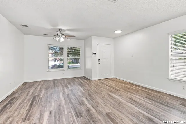8018 CHESTNUT BLUFF DR Converse, TX 78109