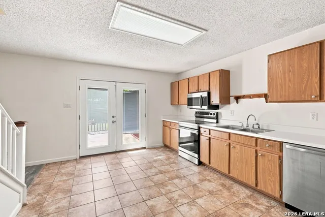 8018 CHESTNUT BLUFF DR Converse, TX 78109
