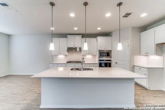 332 Aberdeen Boerne, TX 78015