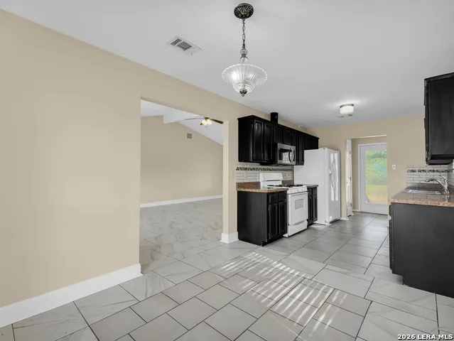 101 MONTZ PT Kyle, TX 78640