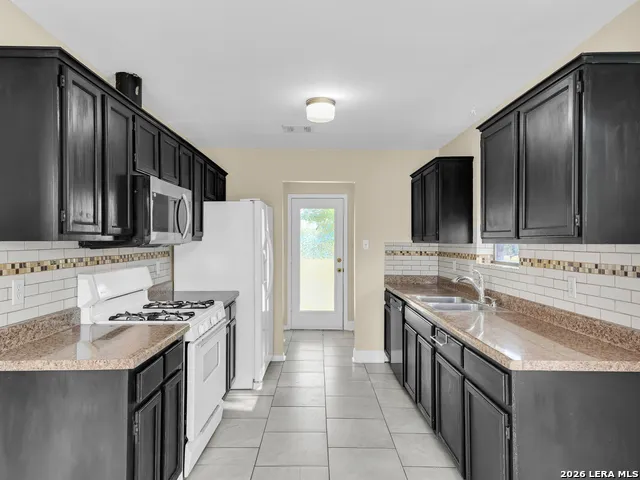 101 MONTZ PT Kyle, TX 78640