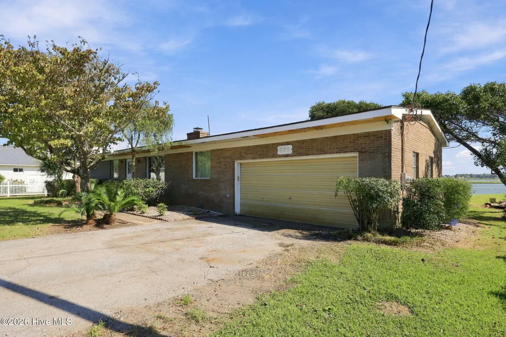 563 Neptune Drive Cape Carteret, NC 28584