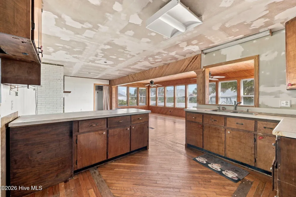 563 Neptune Drive Cape Carteret, NC 28584
