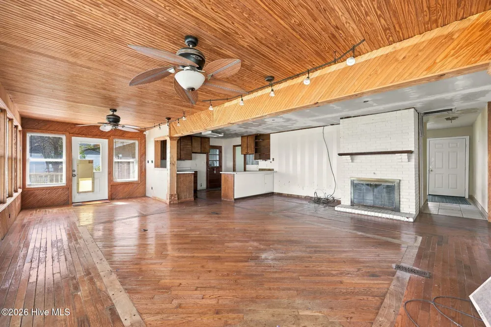 563 Neptune Drive Cape Carteret, NC 28584
