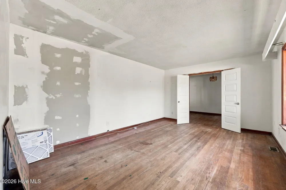563 Neptune Drive Cape Carteret, NC 28584