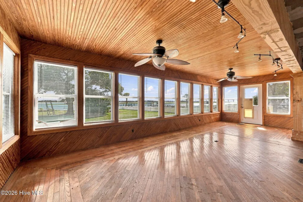 563 Neptune Drive Cape Carteret, NC 28584