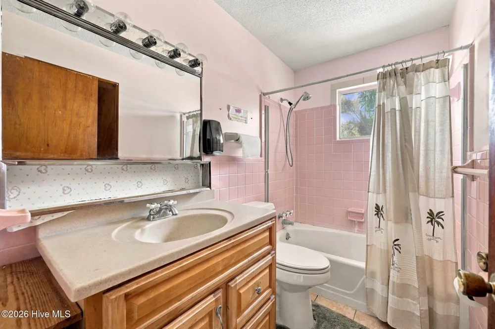 563 Neptune Drive Cape Carteret, NC 28584