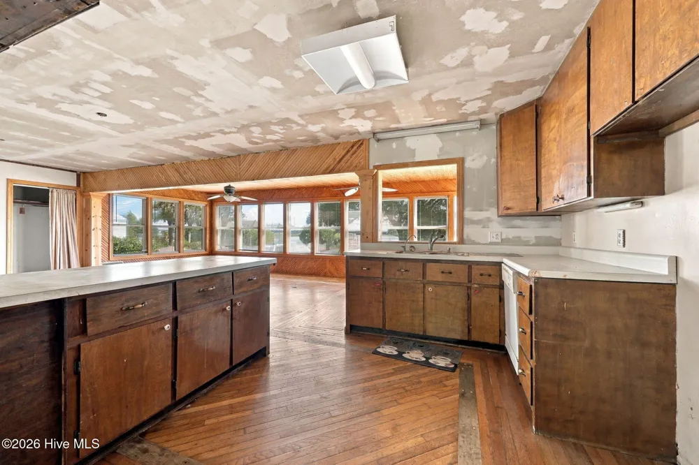 563 Neptune Drive Cape Carteret, NC 28584