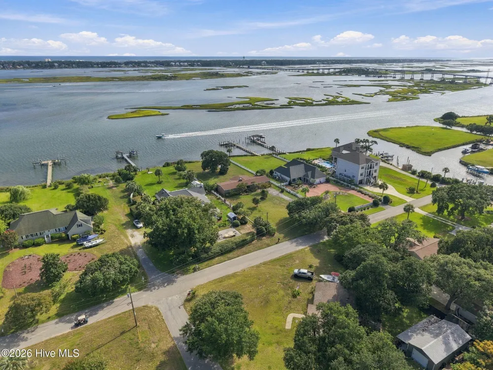 563 Neptune Drive Cape Carteret, NC 28584