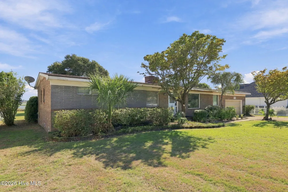 563 Neptune Drive Cape Carteret, NC 28584