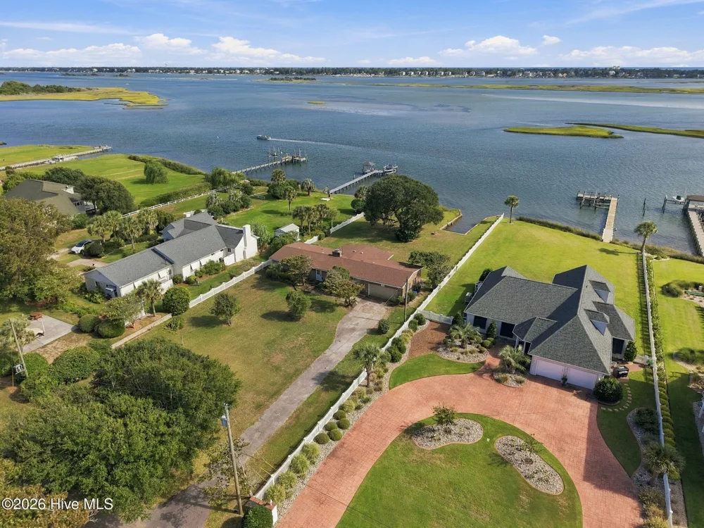 563 Neptune Drive Cape Carteret, NC 28584