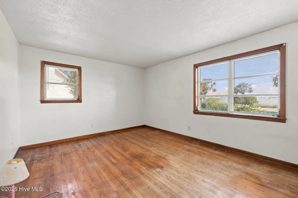 563 Neptune Drive Cape Carteret, NC 28584