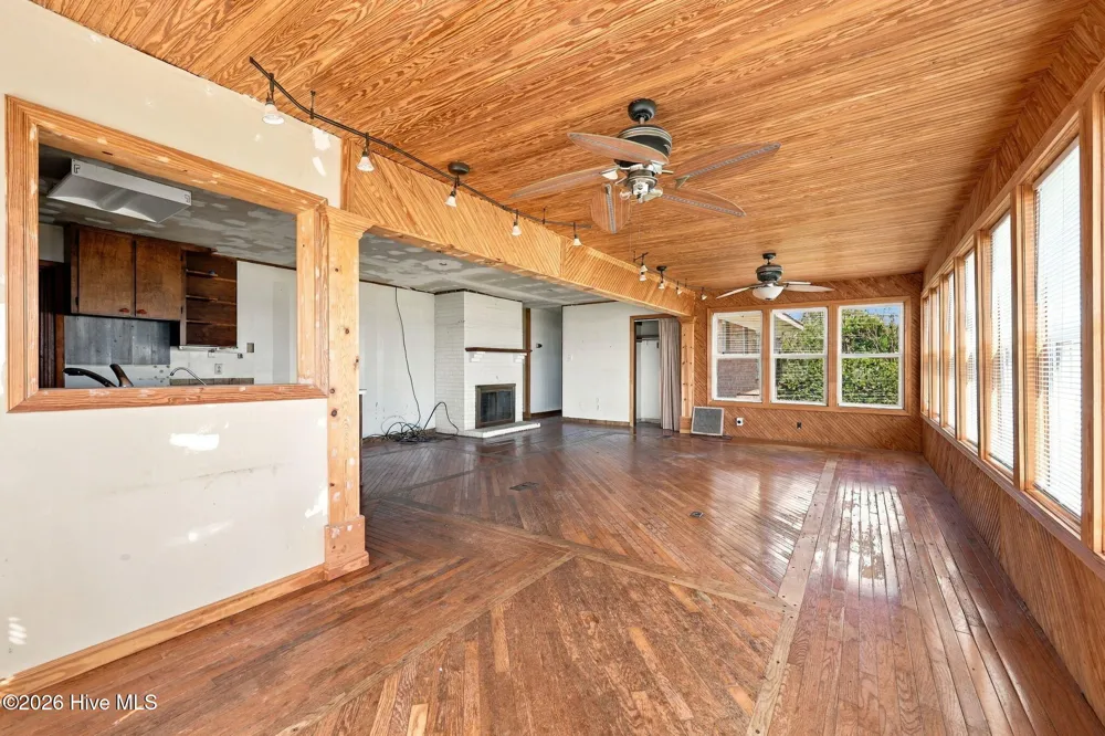 563 Neptune Drive Cape Carteret, NC 28584
