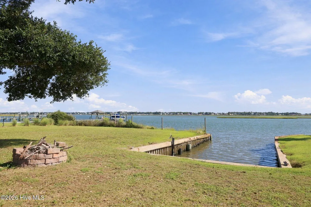 563 Neptune Drive Cape Carteret, NC 28584