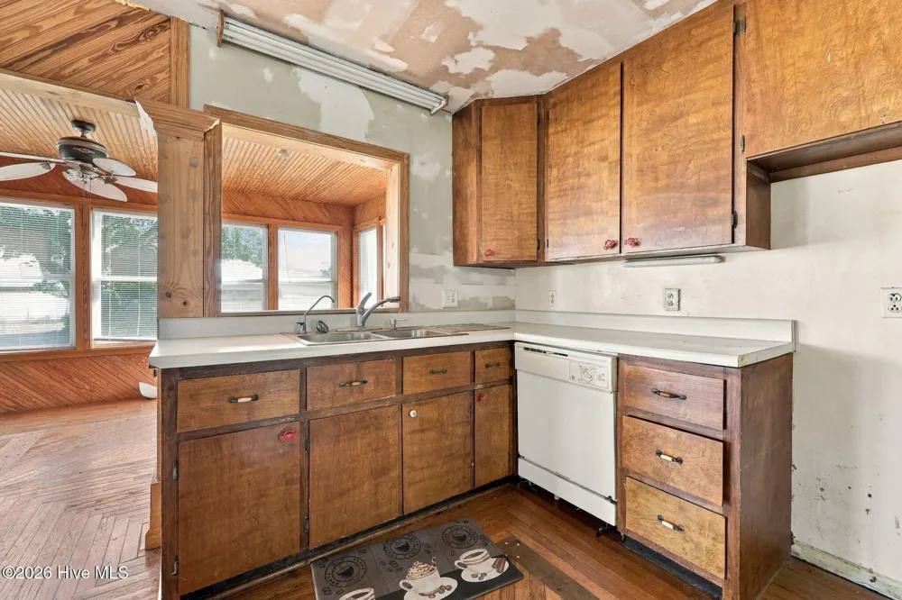 563 Neptune Drive Cape Carteret, NC 28584