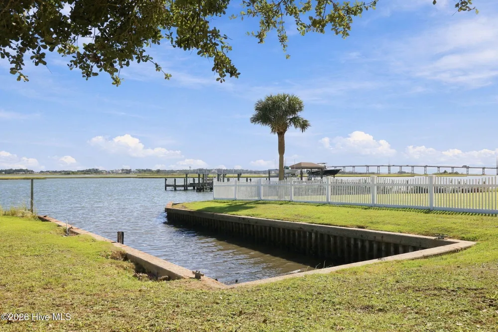 563 Neptune Drive Cape Carteret, NC 28584