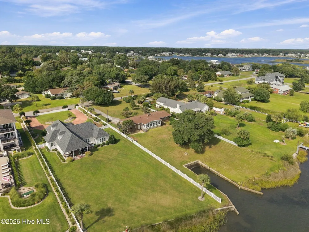 563 Neptune Drive Cape Carteret, NC 28584