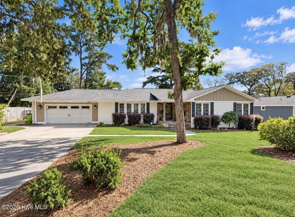 602 W Wilson Creek Drive Trent Woods, NC 28562