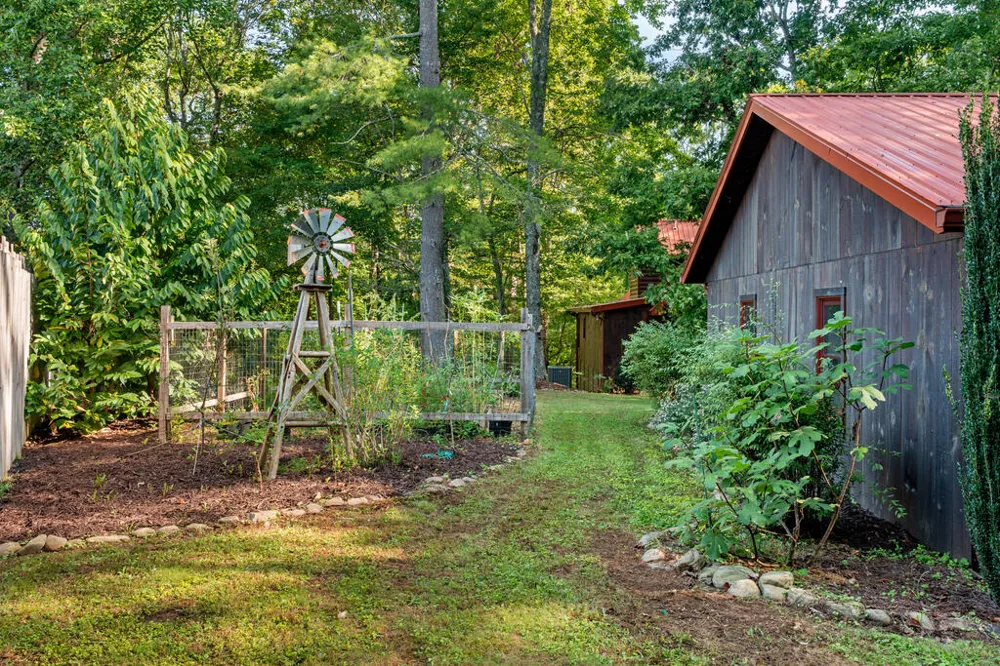 284 Major Ridge Road Blue Ridge, GA 30513