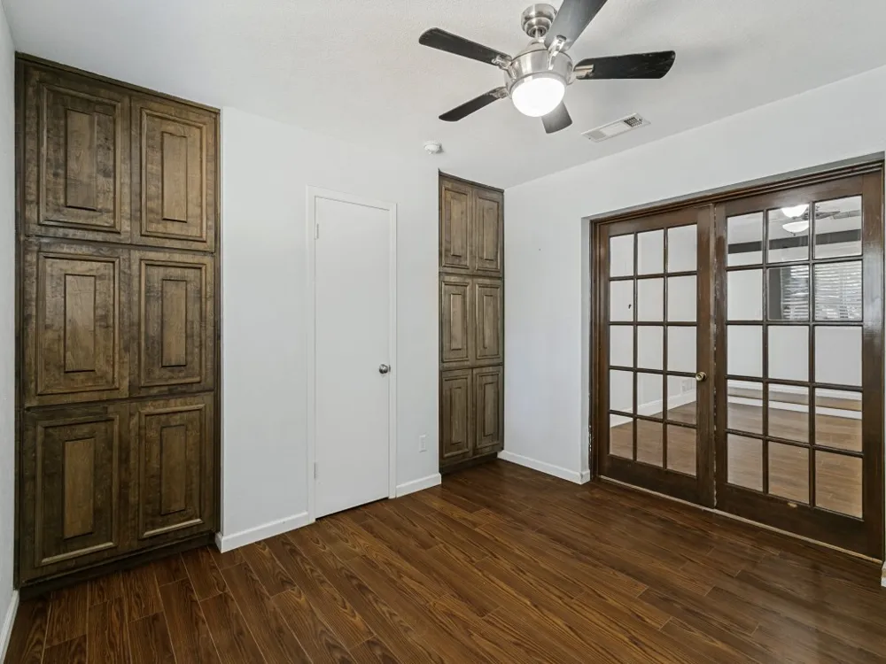 2305 Harvard Drive Arlington, TX 76015