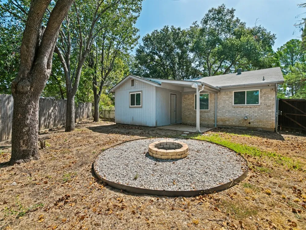 2305 Harvard Drive Arlington, TX 76015