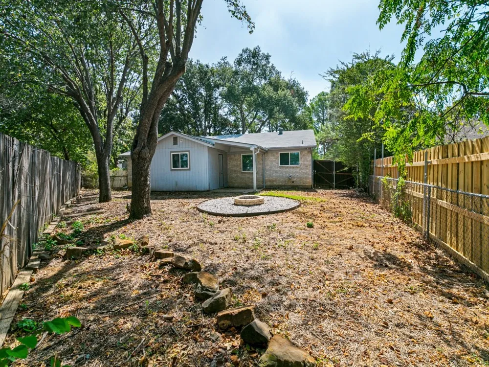 2305 Harvard Drive Arlington, TX 76015