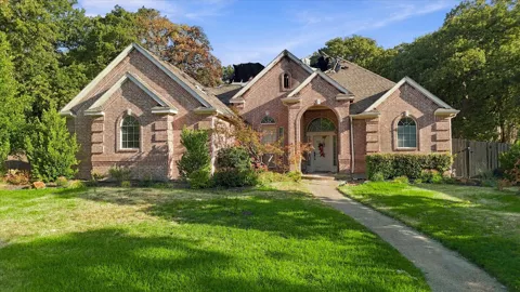 2806 Yorkshire Lane