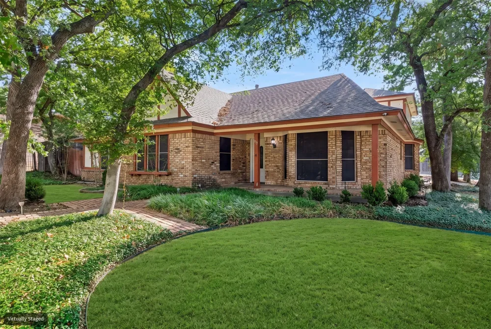 615 Country Green Lane Arlington, TX 76011