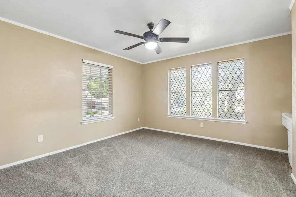 615 Country Green Lane Arlington, TX 76011