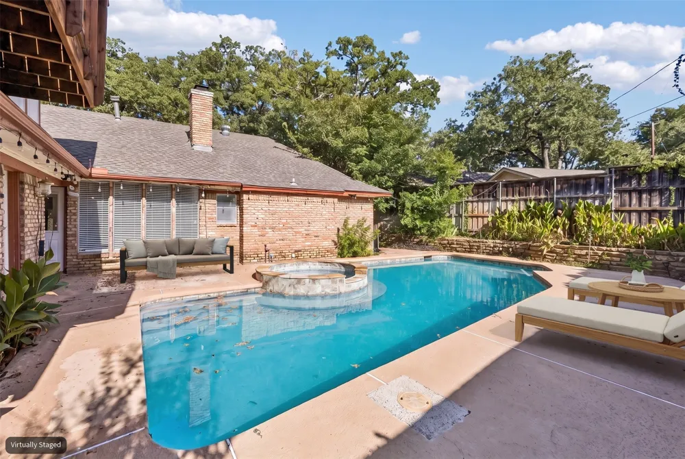 615 Country Green Lane Arlington, TX 76011