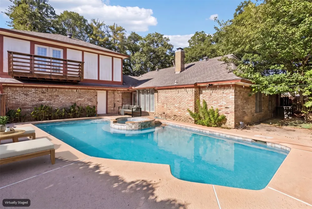 615 Country Green Lane Arlington, TX 76011