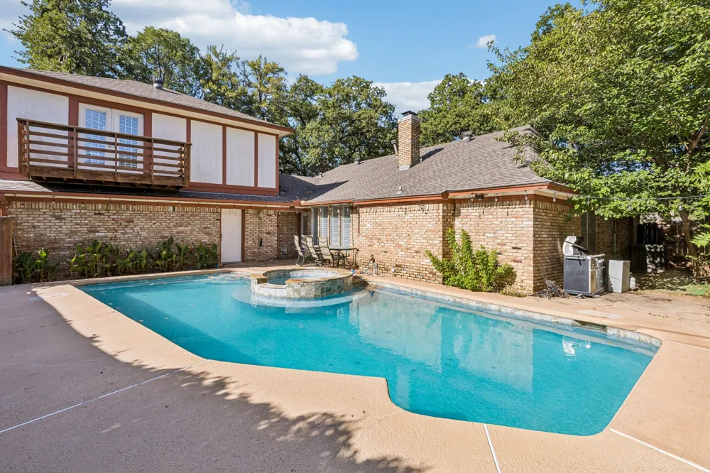 615 Country Green Lane Arlington, TX 76011