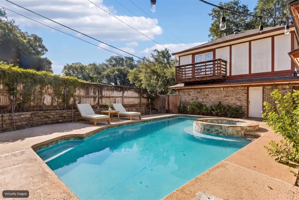 615 Country Green Lane Arlington, TX 76011