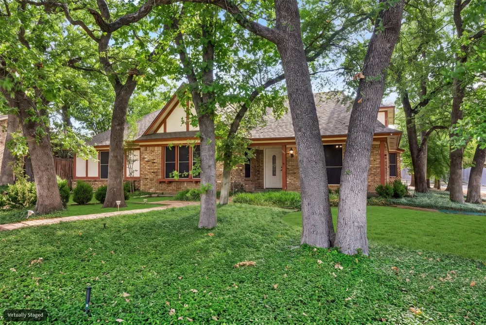 615 Country Green Lane Arlington, TX 76011