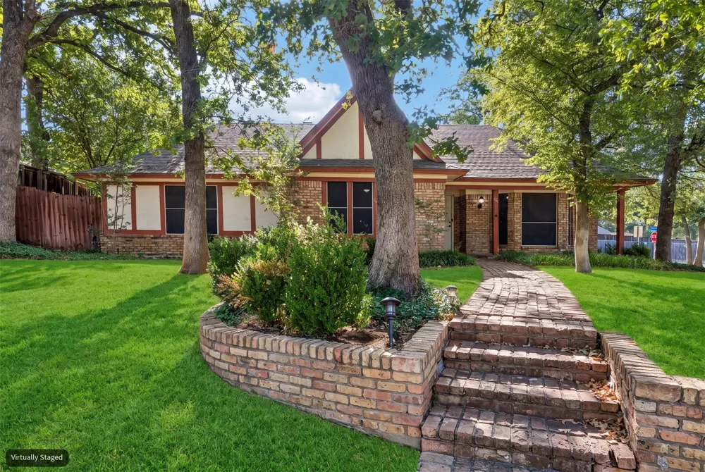 615 Country Green Lane Arlington, TX 76011