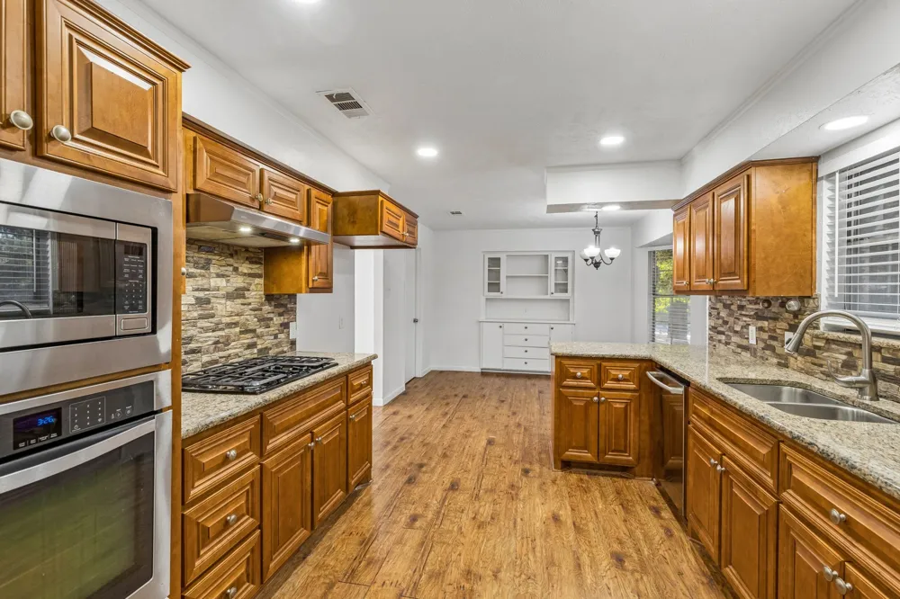 615 Country Green Lane Arlington, TX 76011