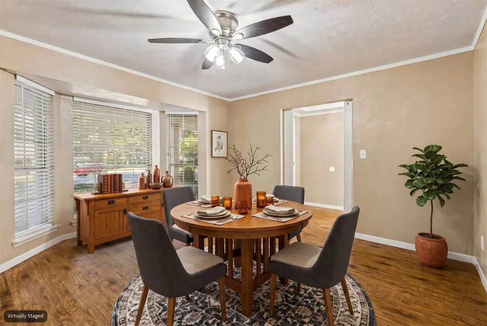 615 Country Green Lane Arlington, TX 76011