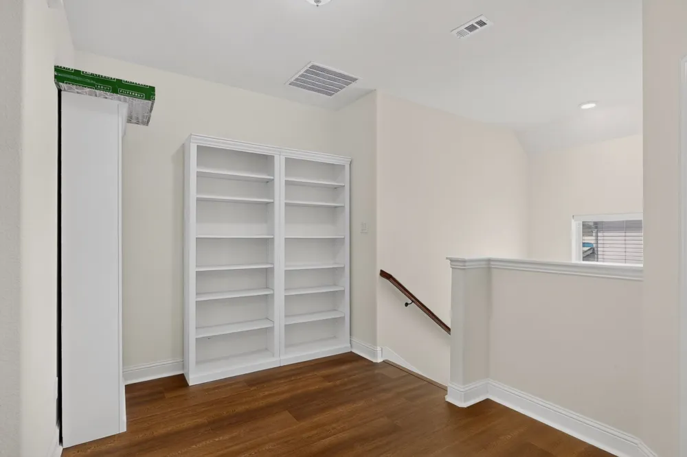 12779 Friar Street Farmers Branch, TX 75234