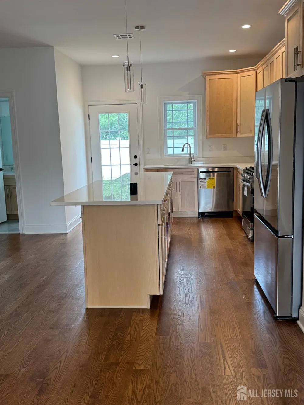 14 Moyse Place Edison, NJ 08820